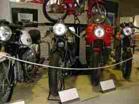 Moto Guzzi & Ducati 750SS & ? (800x600 108kb)